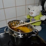 Ted und Nic backen Paulis Krümelmonster Kuchen (11)
