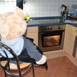Ted und Nic backen Paulis Krümelmonster Kuchen (16)