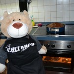Ted und Nic backen Paulis Krümelmonster Kuchen (17)