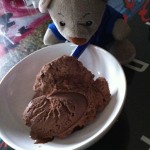 Pauli mampft Eis